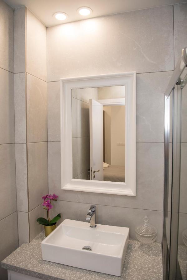 Skin Suites-Luxury Living Nicosia Exterior photo